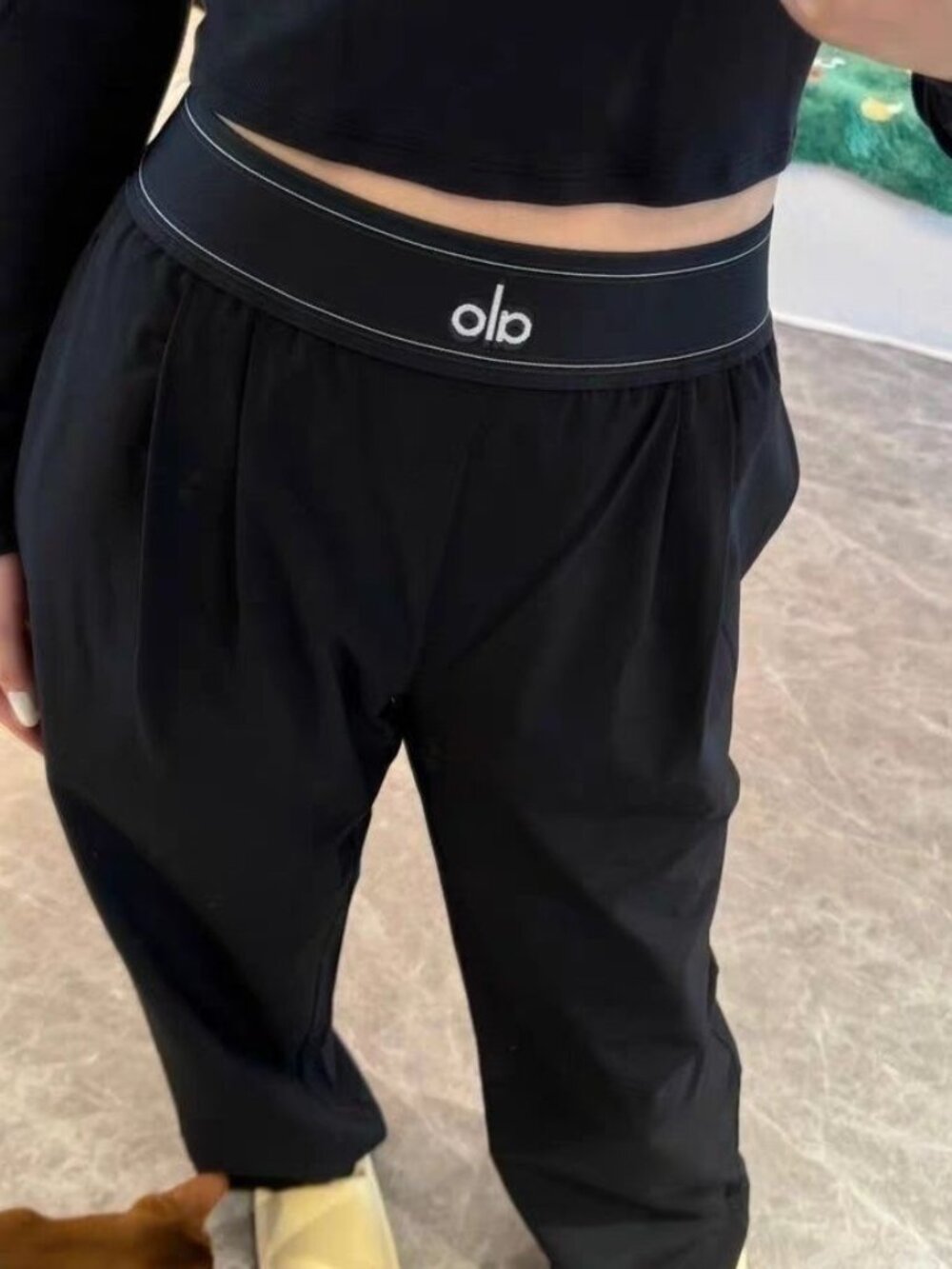 ✨ALO Yoga Black Yoga Trousers, Regular 🔥Size30 Inches - Picture 1 of 7